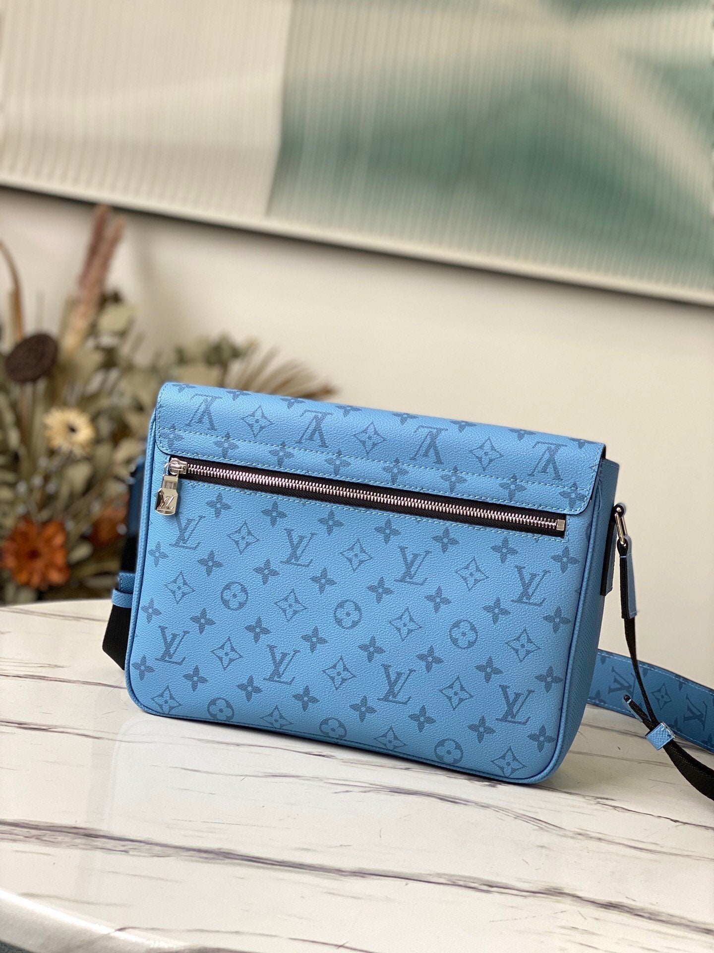 LOUIS VUITTON MESSENGERAMA 29CM TAIGARAMA DENIM BLUE