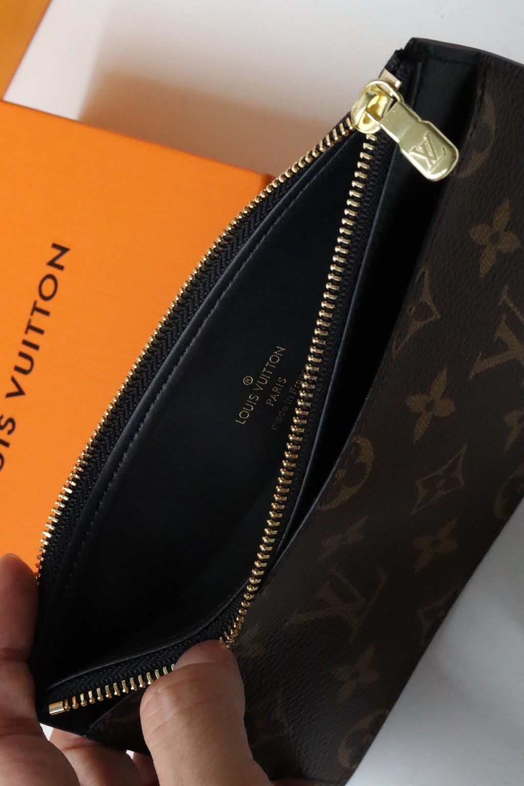 LOUIS VUITTON LV SLIM PURSE MONOGRAM CANVAS 20CM