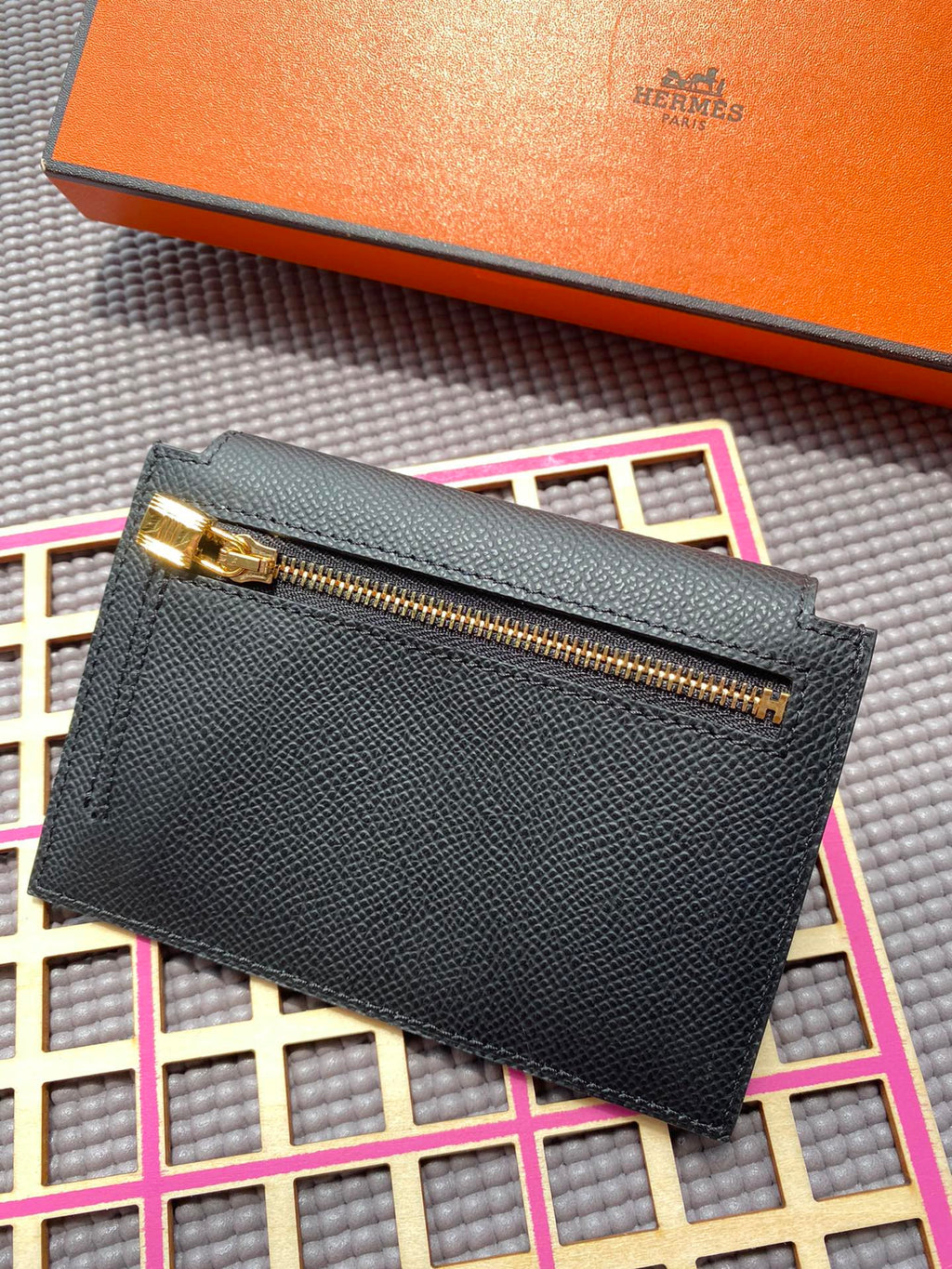 HERMES Kelly Pocket 13.5 Black Epsom Ghw