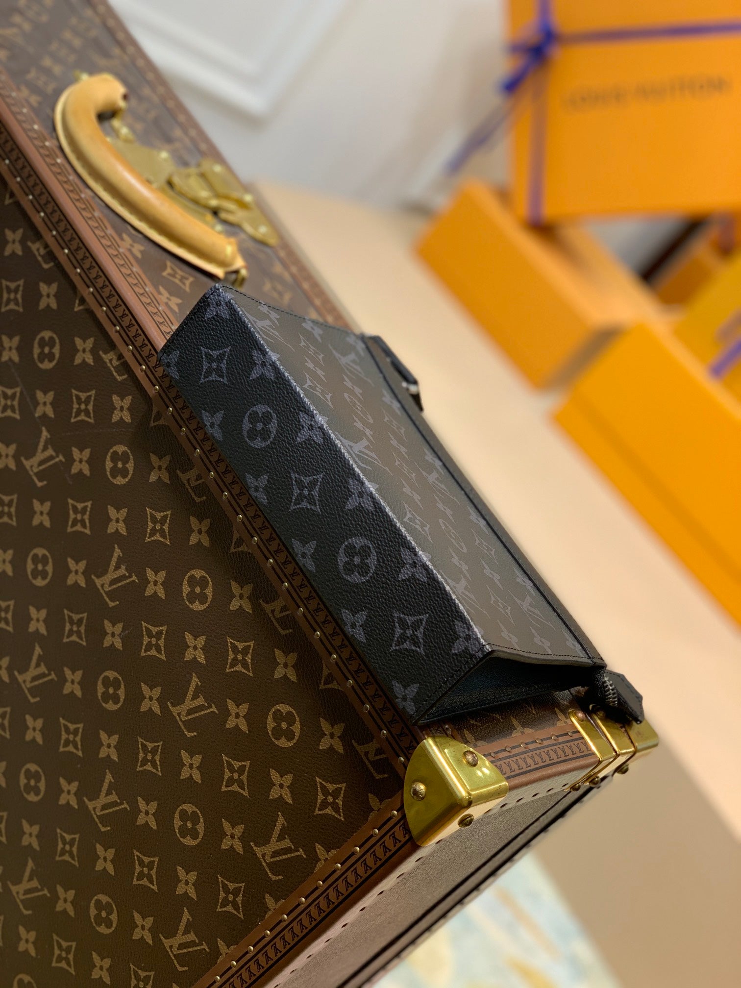 LOUIS VUITTON ANPHA WEARABLE WALLET 18 IN BLACK MONOGRAM ECLIPSE REVERSE CALFSKIN