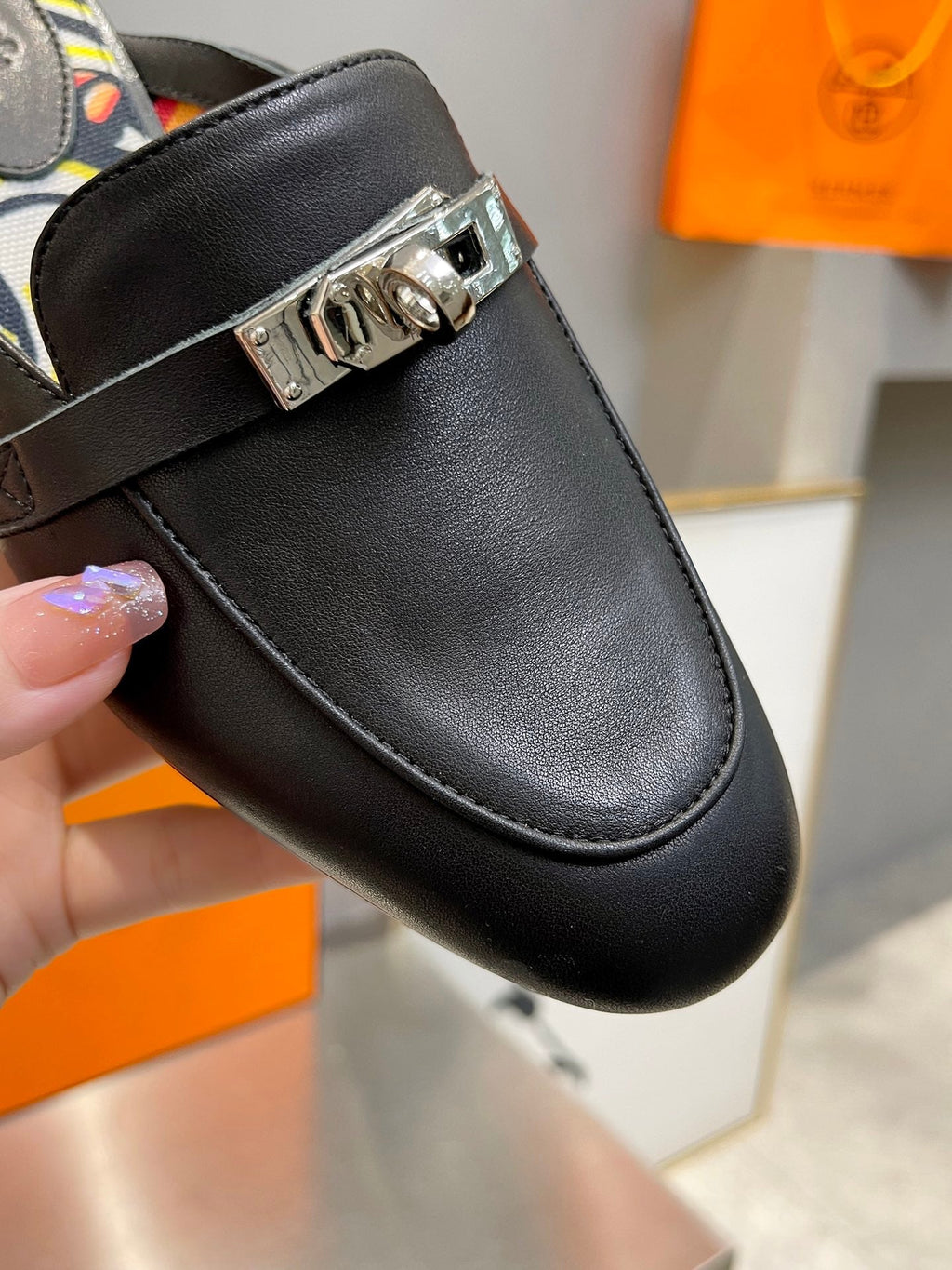 HERMES 0Z MULE BLACK CALFSKIN WITH PATTERN