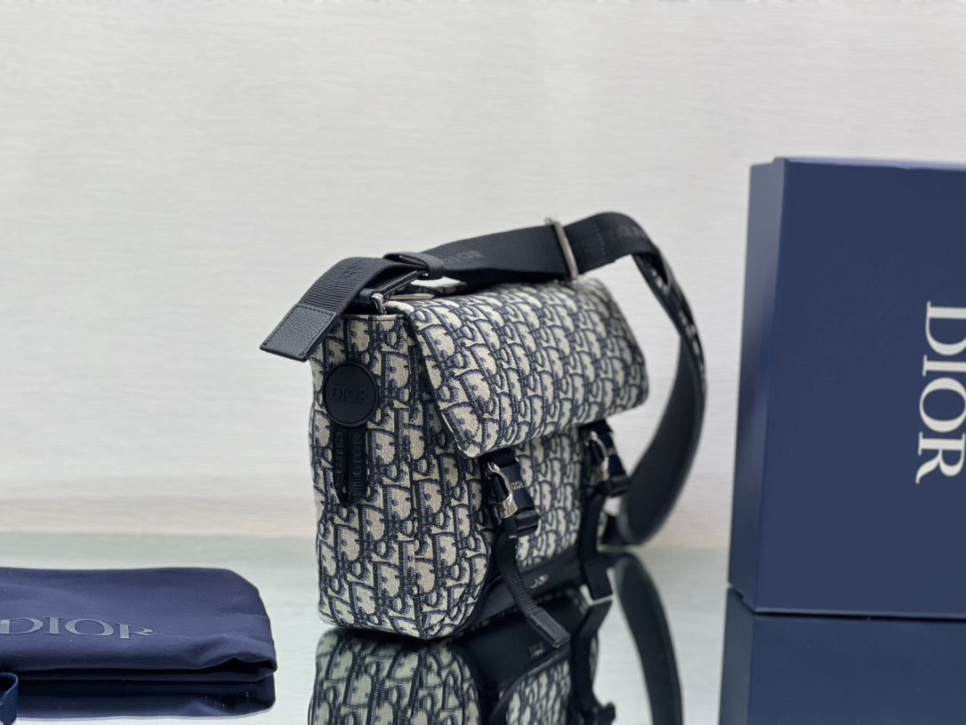 DIOR MEDIUM 31 BAG WITH STRAP IN BEIGE AND BLACK OBLIQUE JACQUARD AND CALFSKIN