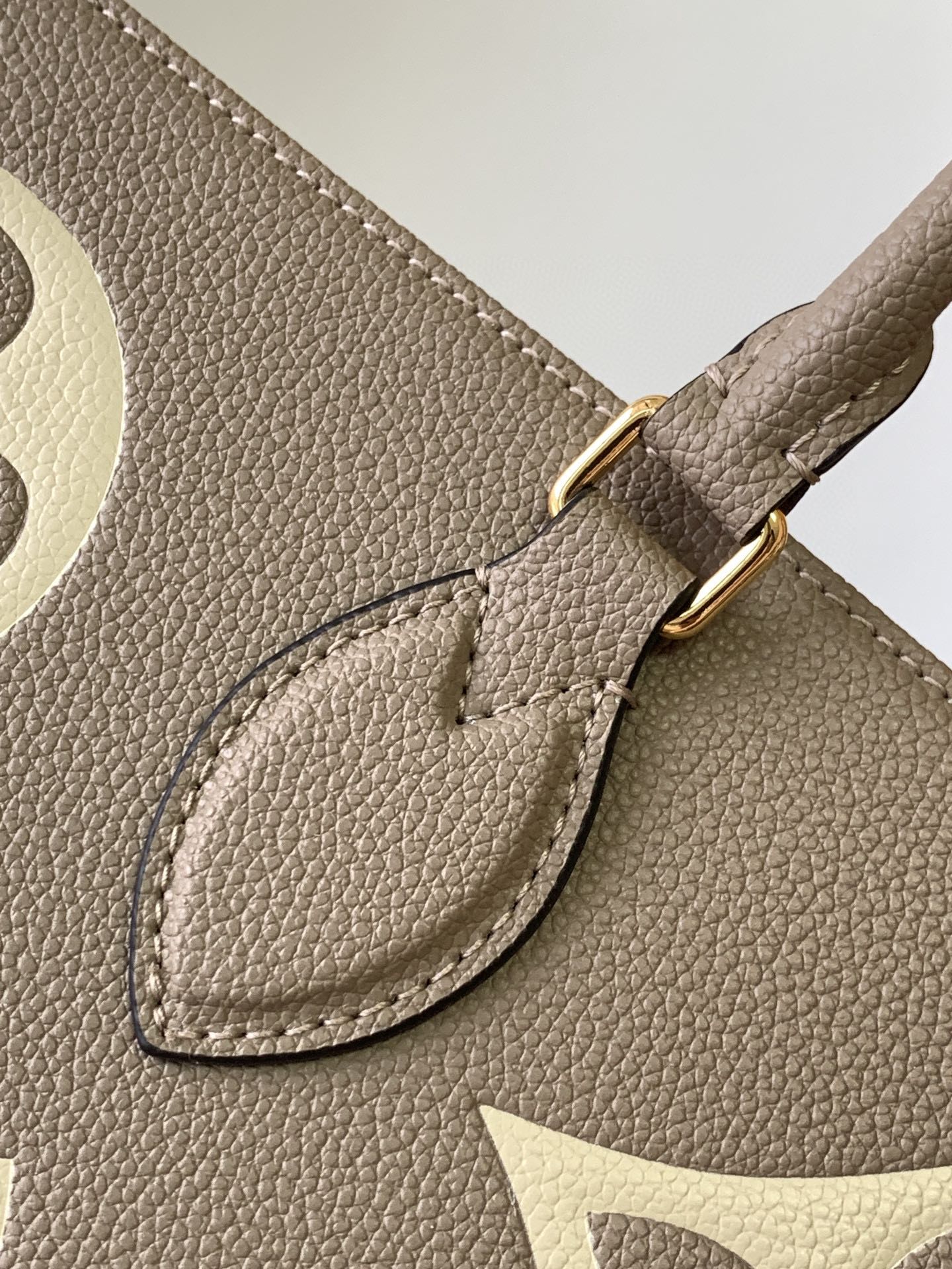 LOUIS VUITTON ONTHEGO GM 41 GREY CREAM