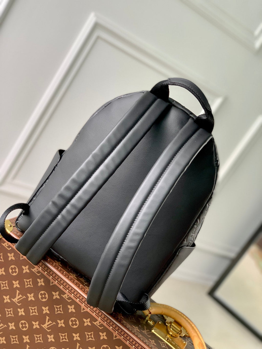 LOUIS VUITTON DISCOVERY PM BACKPACK 38 IN BLACK MONOGRAM LAMBSKIN