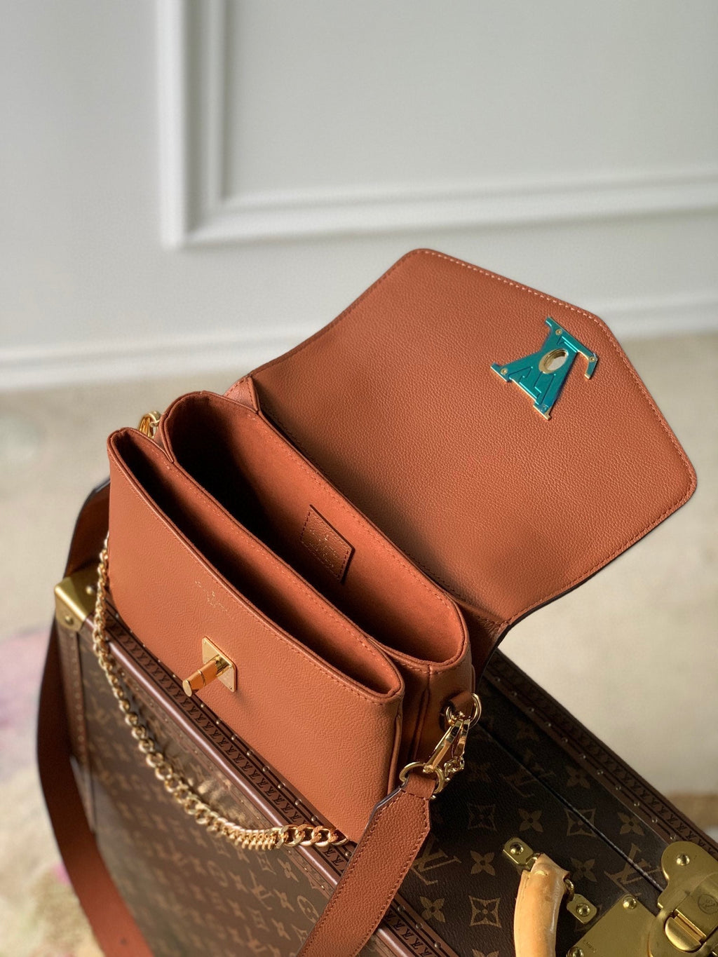 LOUIS VUITTON OXFORD 22 IN FIRE ORANGE LAMBSKIN GOLD HARDWARE