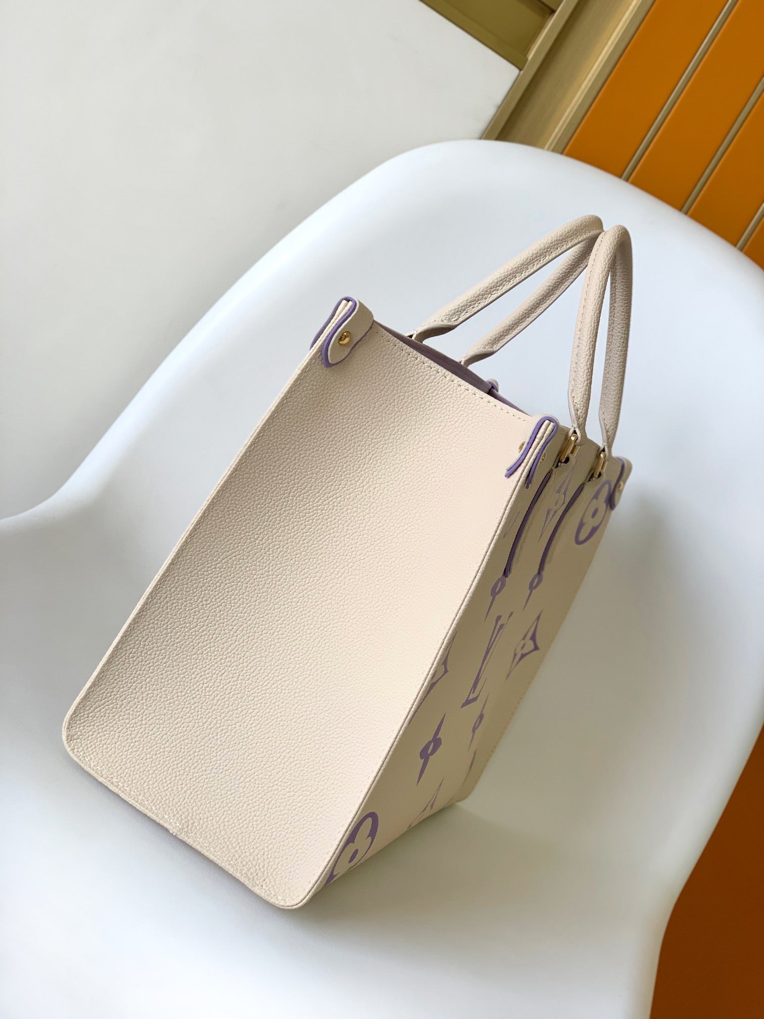 LOUIS VUITTON ONTHEGO MM 35CM CREAM PURPLE