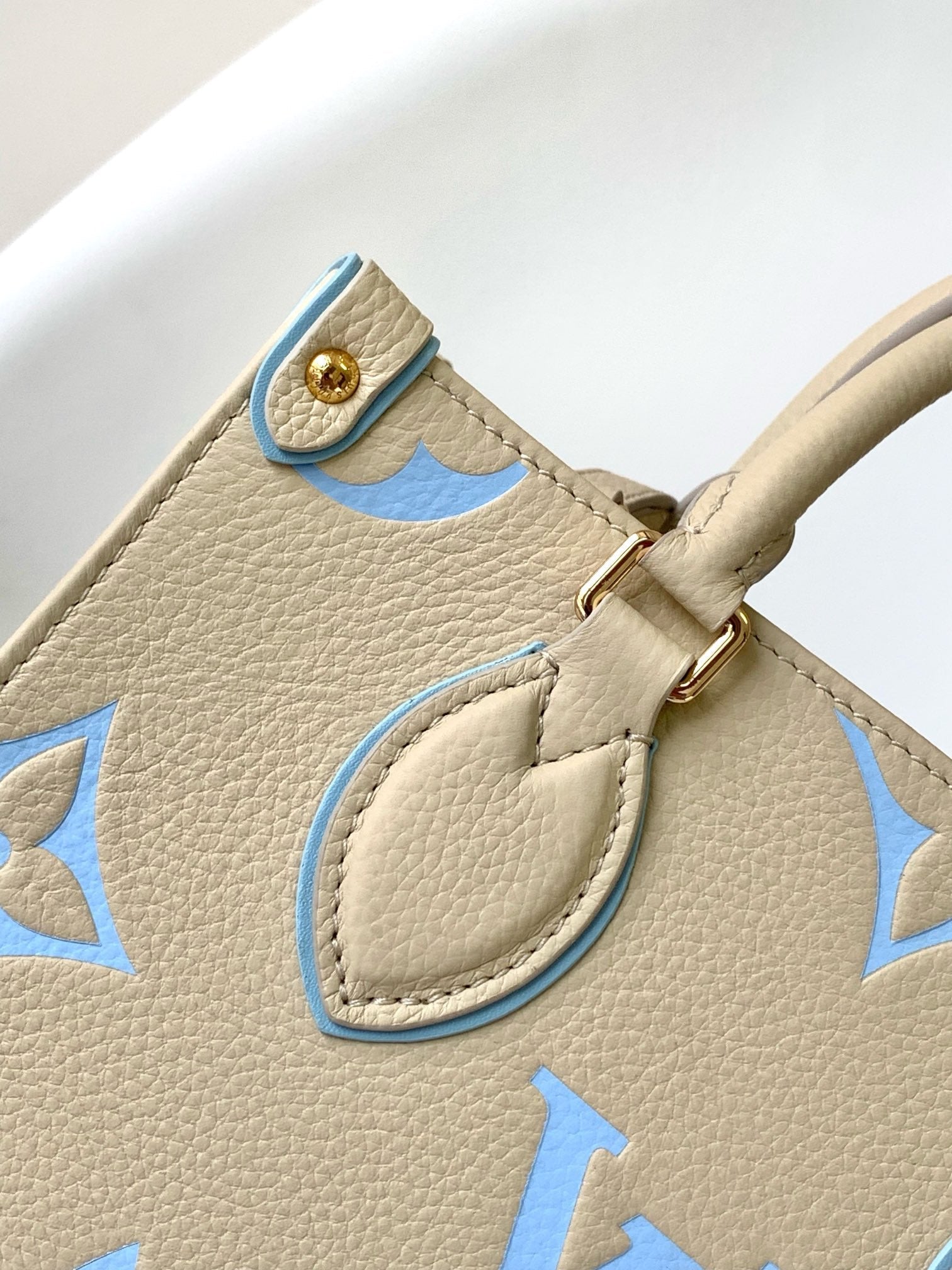 LOUIS VUITTON ONTHEGO PM 25CM CREAM BLUE