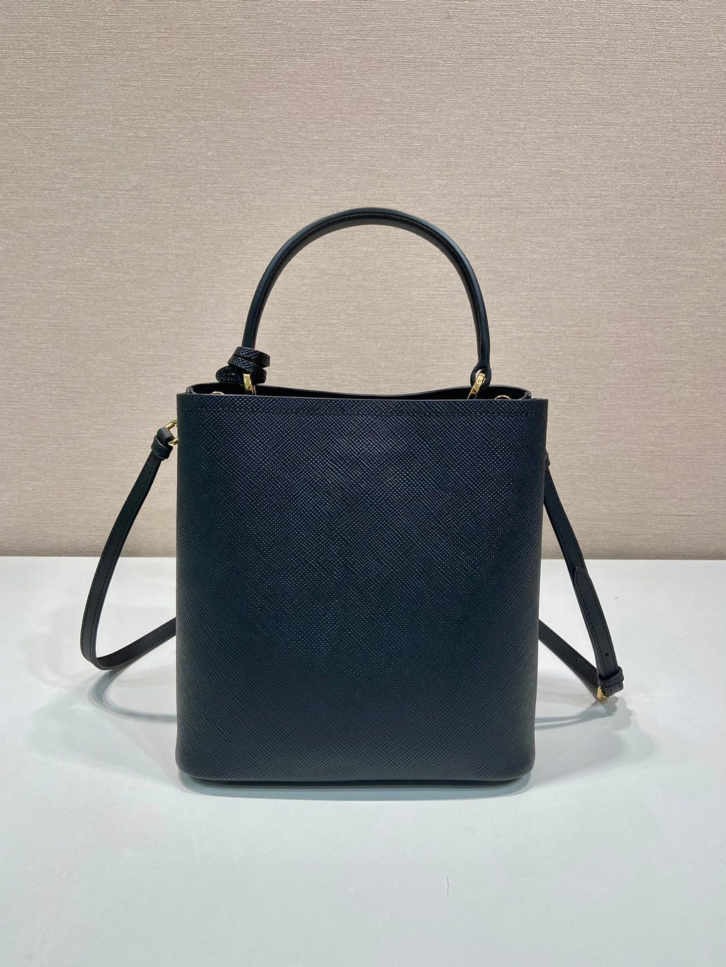 PRADA BUCKET BAG 23 IN BLACK SAFFIANO LEATHER