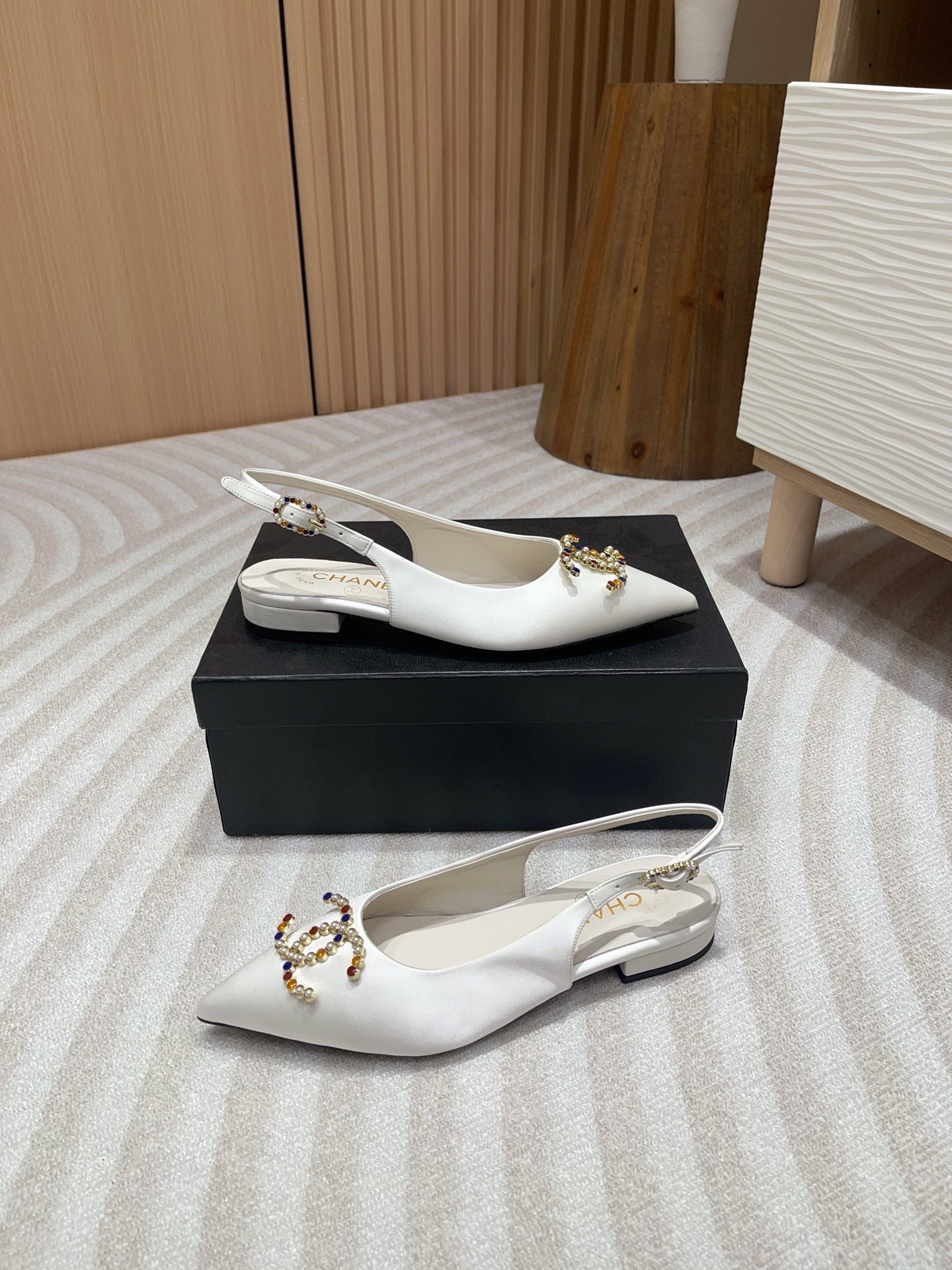 CHANEL SLINGBACKS WHITE SATIN AND LAMBSKIN