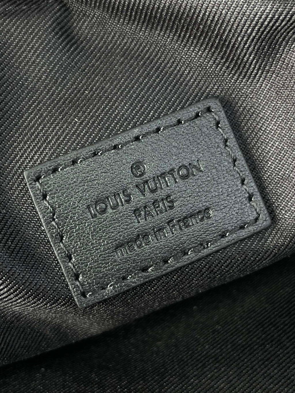 LOUIS VUITTON GETAWAY MESSENGER 18 IN BLACK EMBOSSED CALFSKIN
