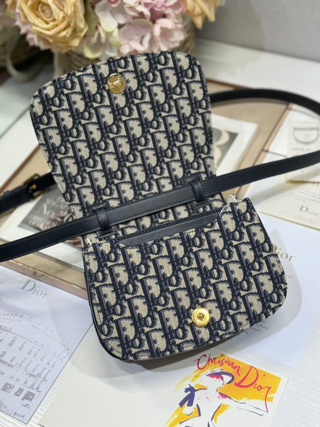 DIOR SMALL 19 MONTAIGNE AVENUE TOP HANDLE BAG BLUE  OBLIQUE JACQUARD AND BLACK SMOOTH CALFSKIN