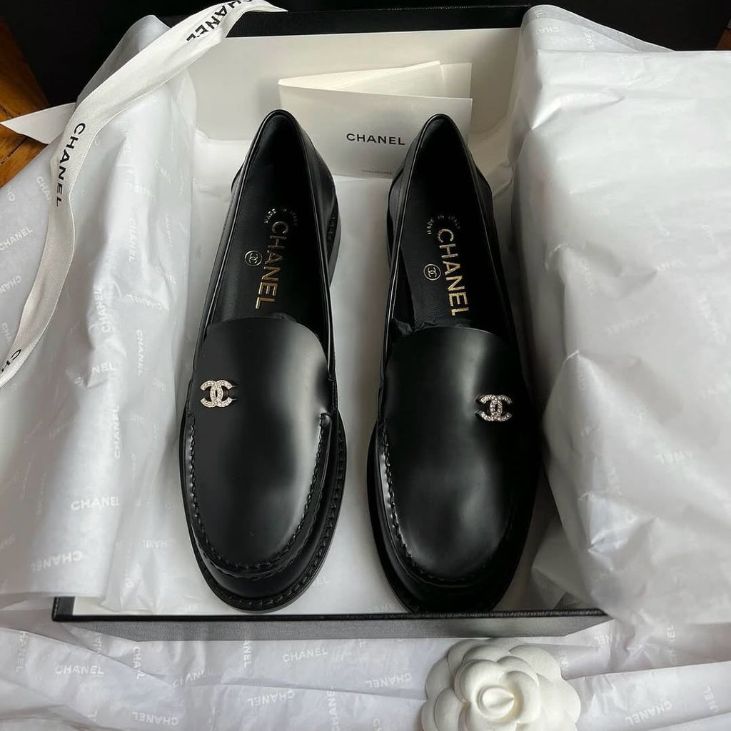CHANEL MOASINS 2025 IN BLACK CALFSKIN