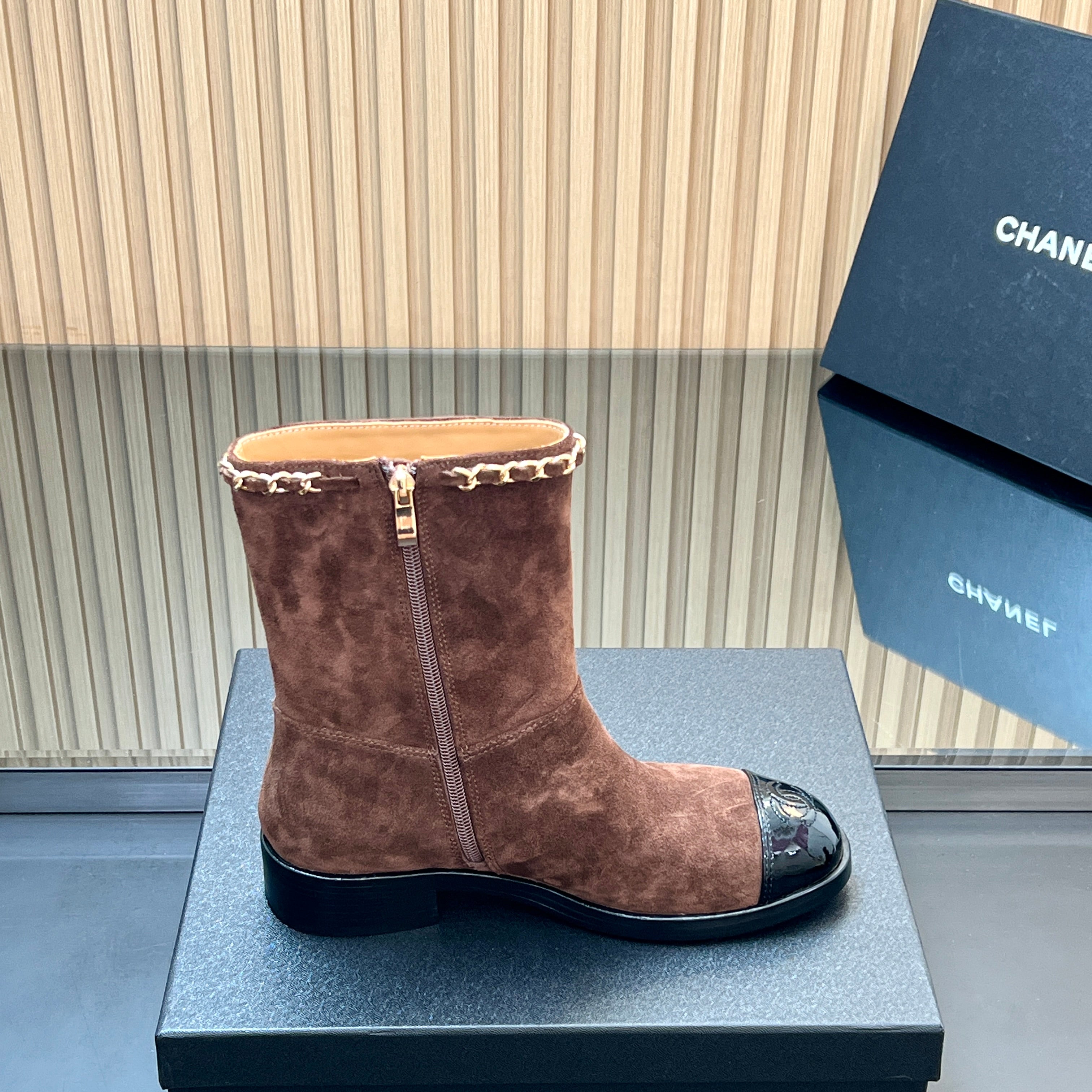 CHANEL 25S SHORT BOOTS WITH CHAIN IN DARK BROWN SUEDE