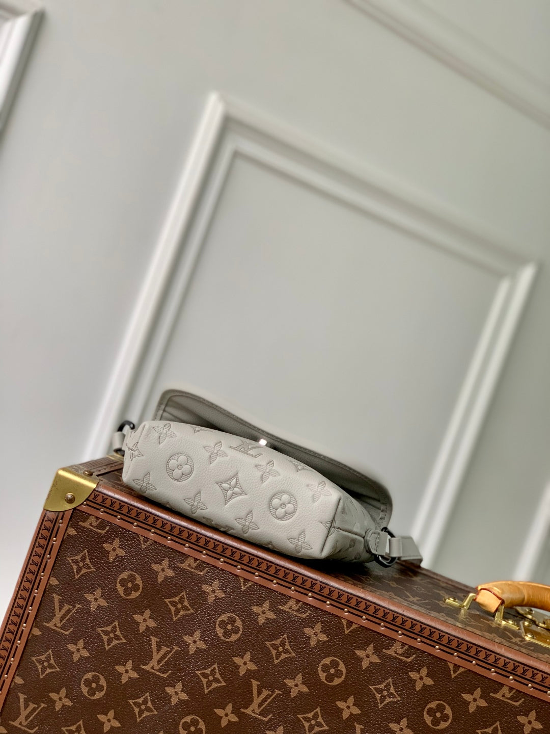 LOUIS VUITTON PULSE WEARABLE WALLET 22.5 IN SAND MONOGRAM SHADOW EMBOSSED CALFSKIN