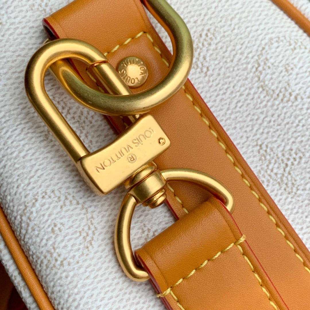 LOUIS VUITTON KEEPALL BANDOULIÈRE 25 IN WHITE MONOGRAM HERITAGE CANVAS BRWON CALFSKIN