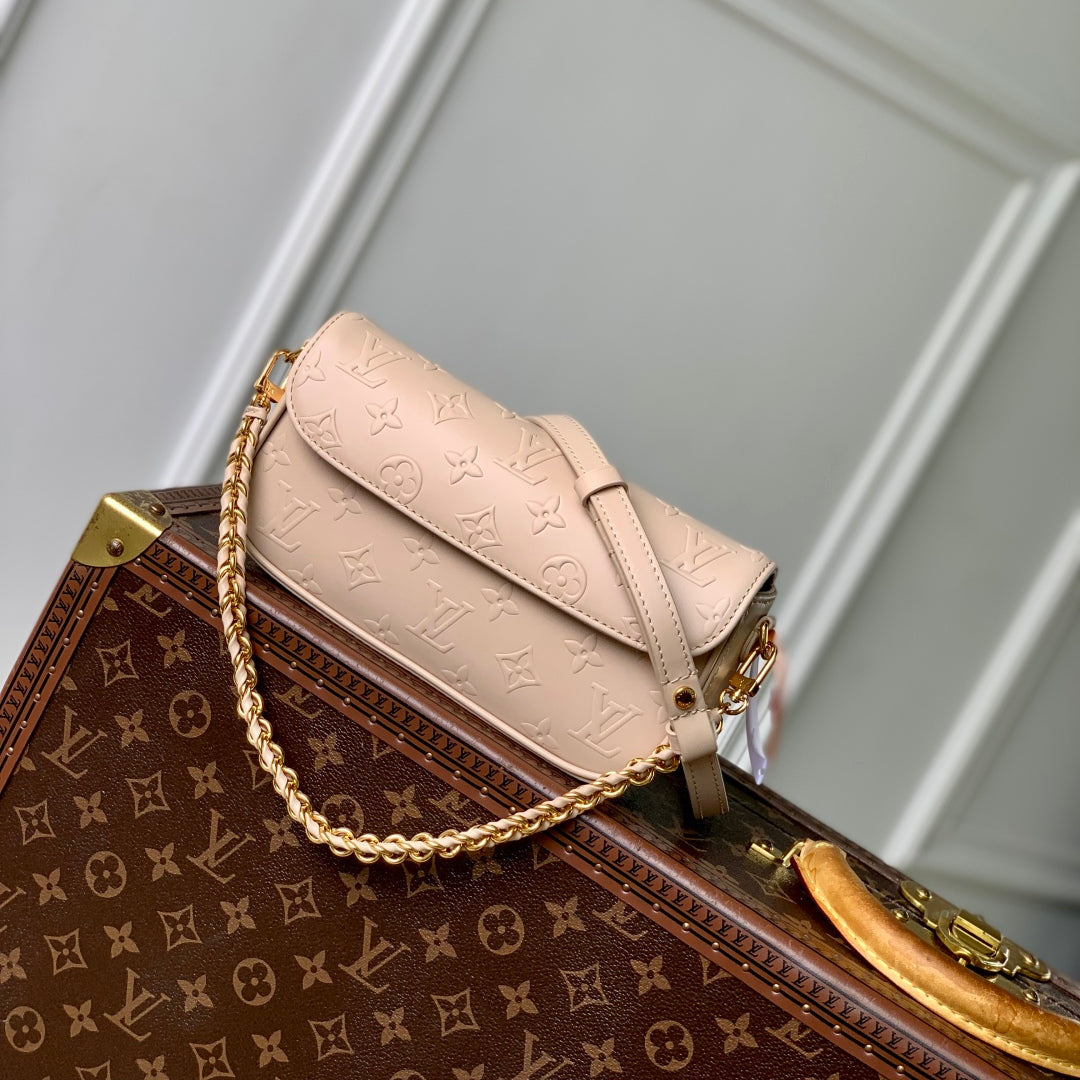 LOUIS VUITTON WALLET ON CHAIN IVY 23 IN BEIGE MONOGRAM REVERSE CANVAS EMBOSSED LOGO