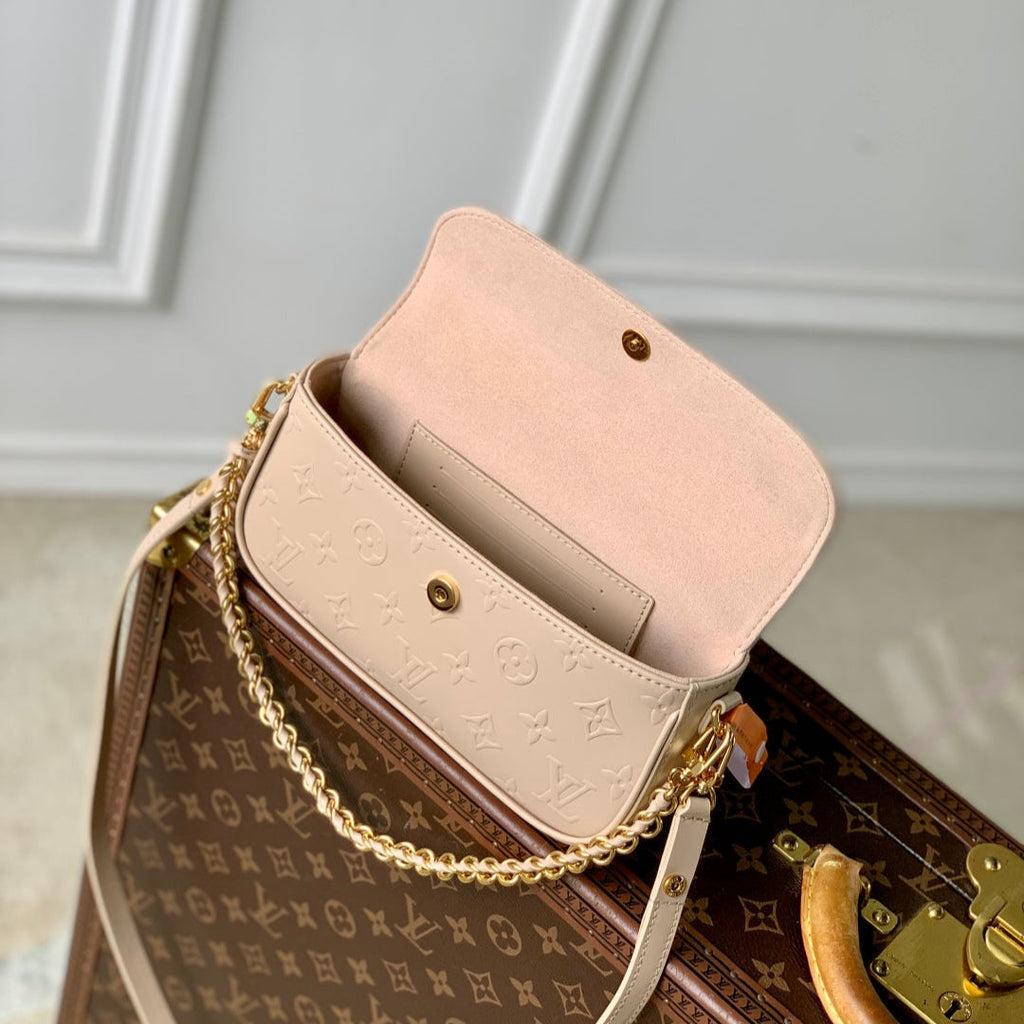 LOUIS VUITTON WALLET ON CHAIN IVY 23 IN BEIGE MONOGRAM REVERSE CANVAS EMBOSSED LOGO