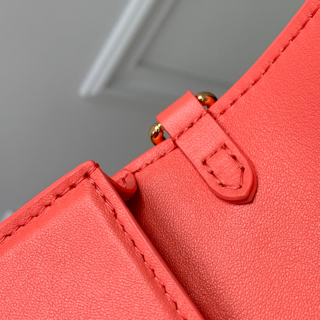 LOUIS VUITTON WALLET ON CHAIN BLOOM 20 IN SWEET CORAL CALFSKIN