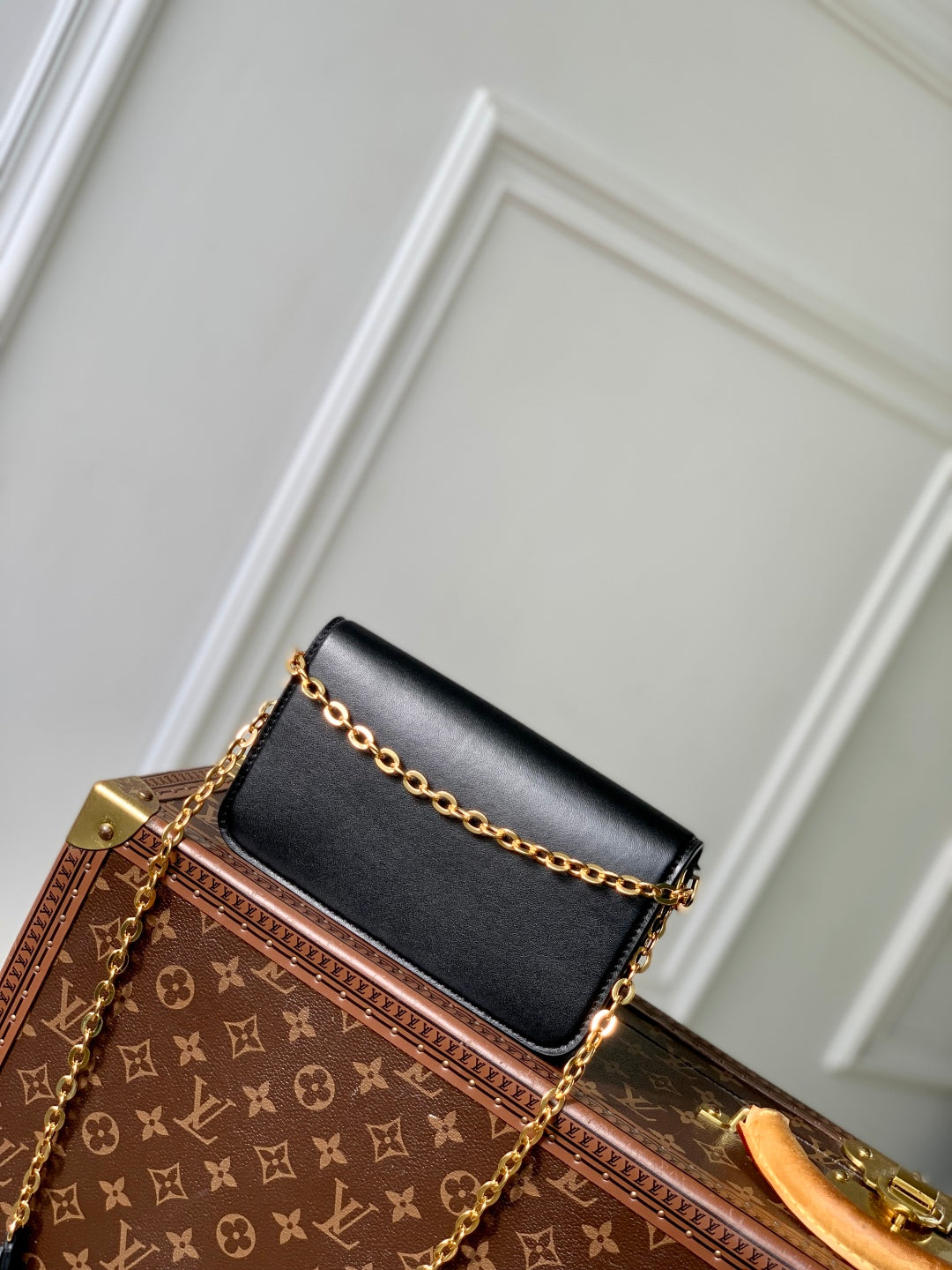LOUIS VUITTON WALLET ON CHAIN BLOOM 20 IN BLACK CALFSKIN