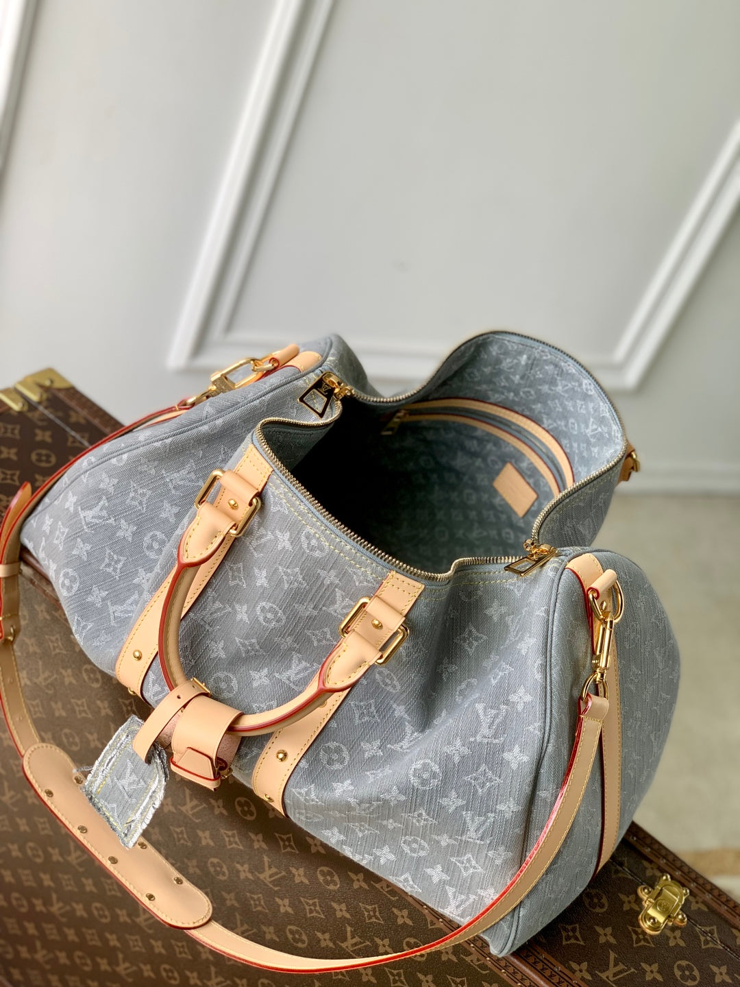 LOUIS VUITTON KEEPALL BANDOULIÈRE 45 IN GREY MONOGRAM DENIM LIGHT BROWN CALFSKIN