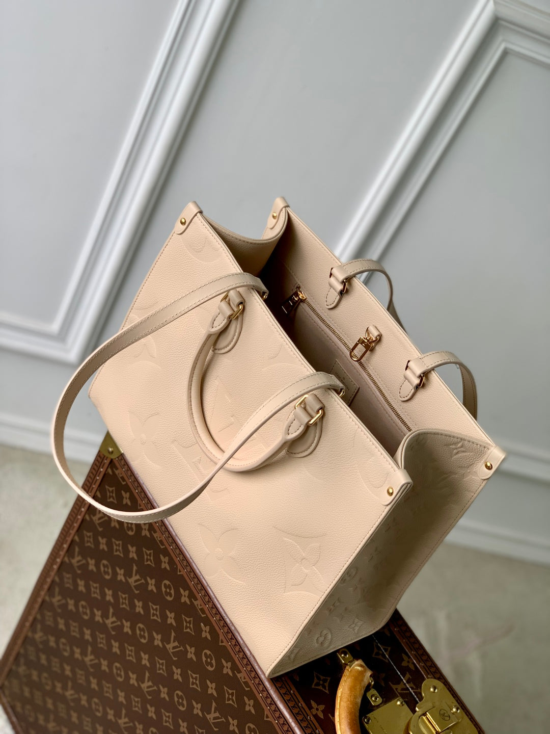 LOUIS VUITTON ONTHEGO MM 35 IN  BLUSH PINK MONOGRAM CALFSKIN