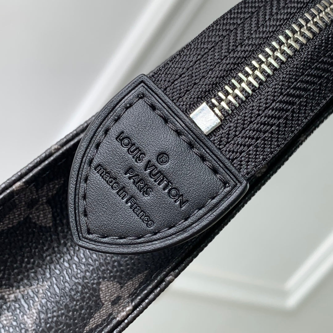 LOUIS VUITTON RIO TOILET POUCH 25 IN BLACK CANVAS MONOGRAM SILVER LOCK
