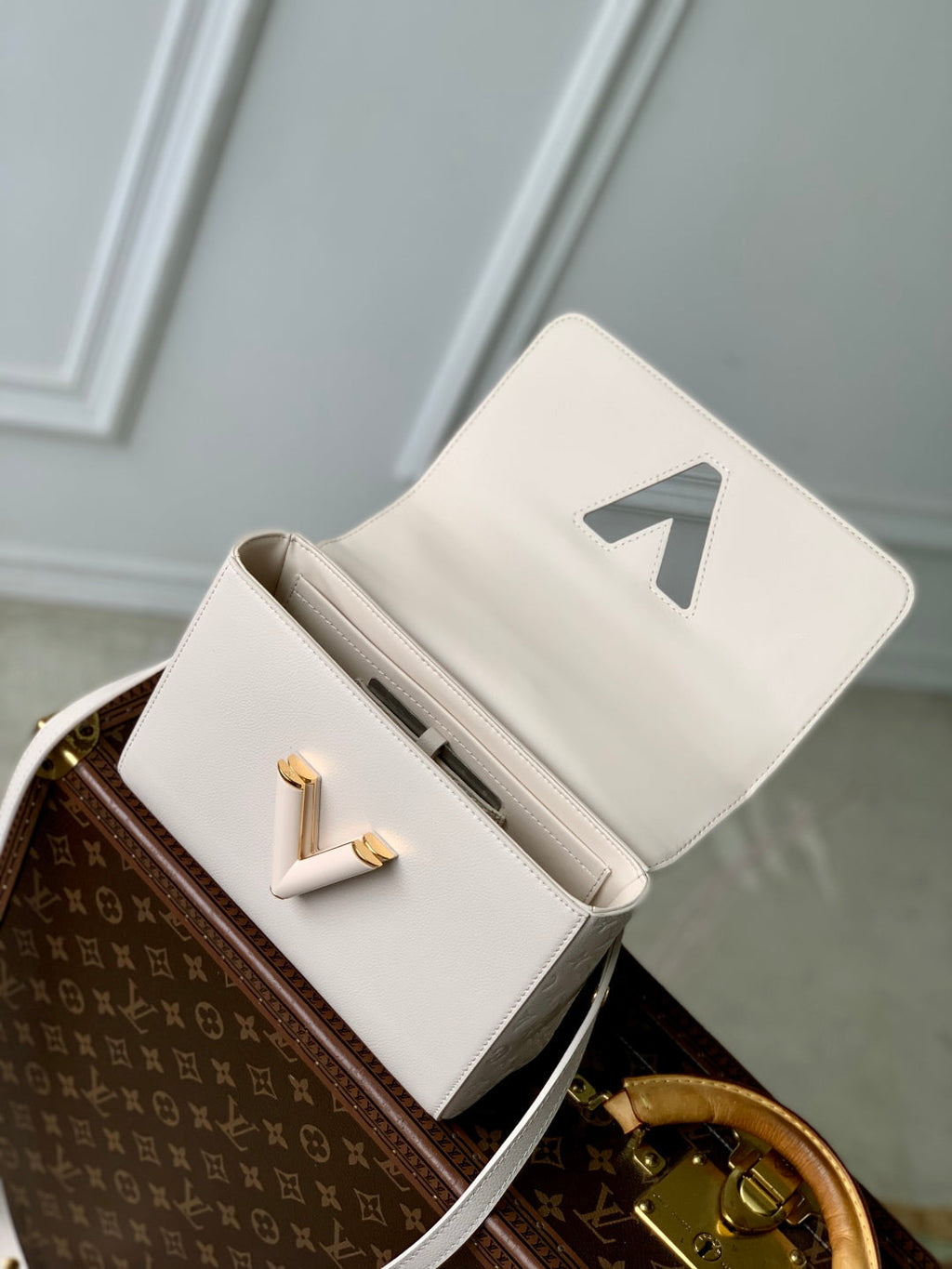 LOUIS VUITTON TWIST SLIM 19 IN LIGHT PINK TAURILLON CALFSKIN GOLD HARDWARE