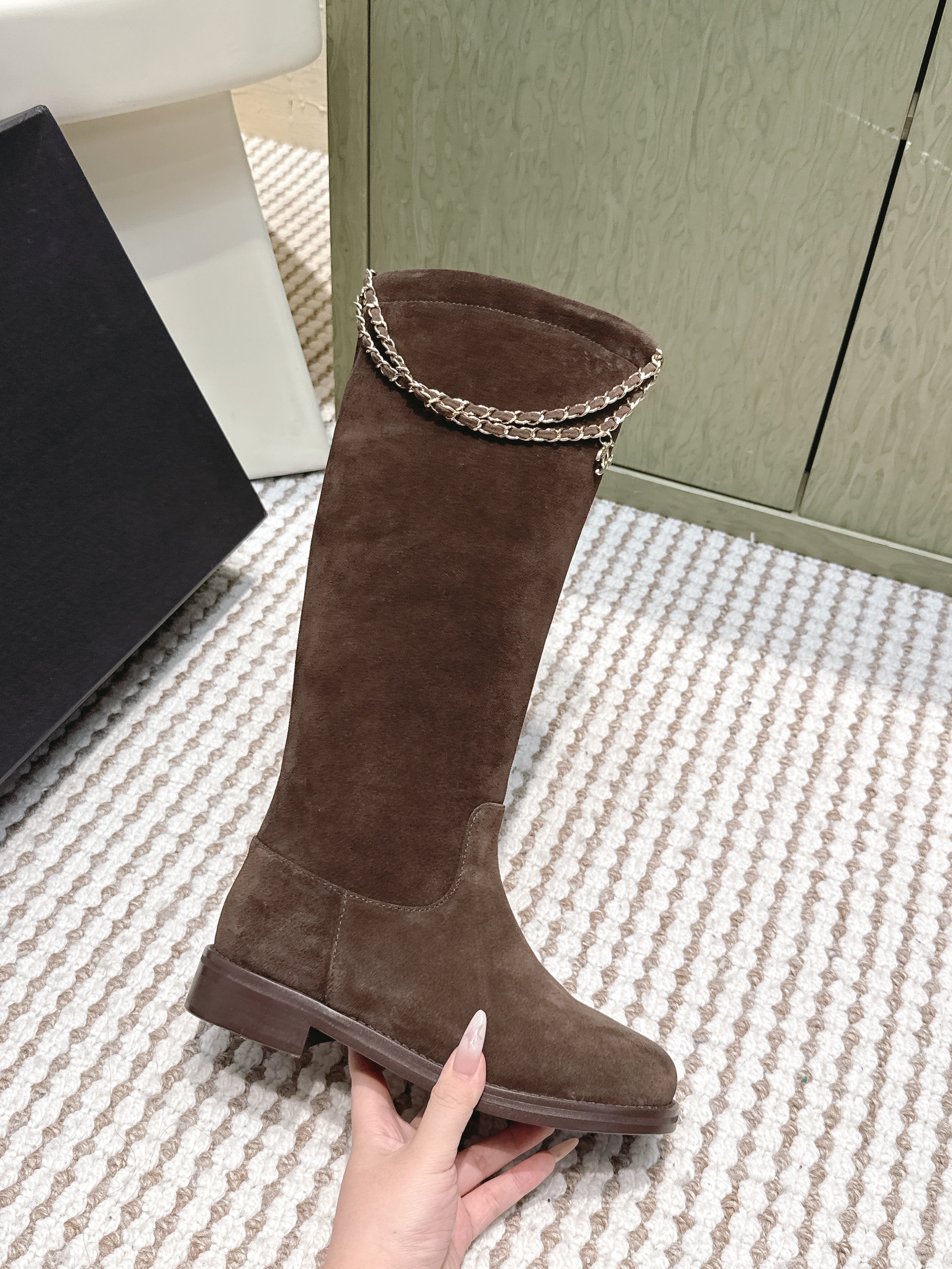 CHANEL 25S KNEE-HIGH BOOTS IN DARK BROWN SUEDE GOLD HARDWARE