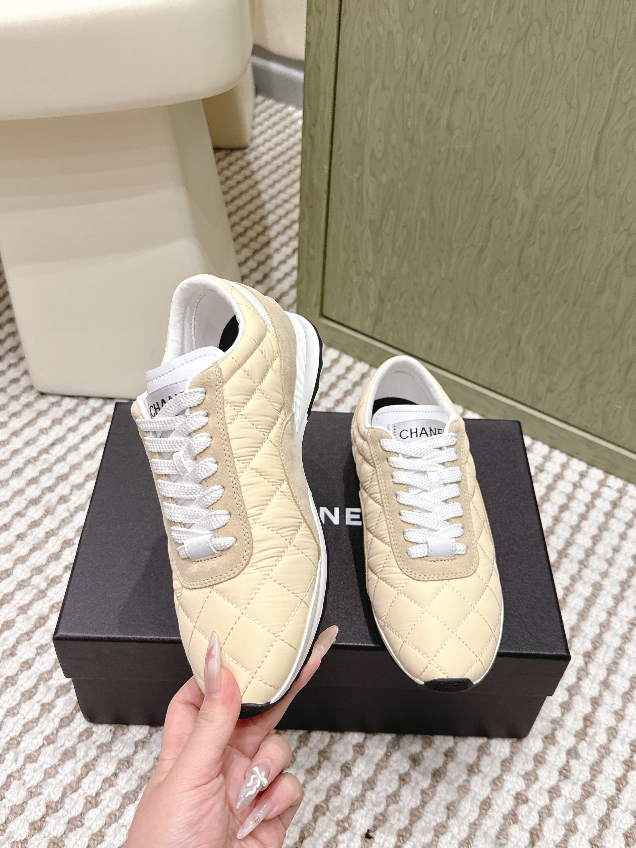 CHANEL 25S SNEAKERS IN LIGHT YELLOW CALFSKIN AND SUEDE