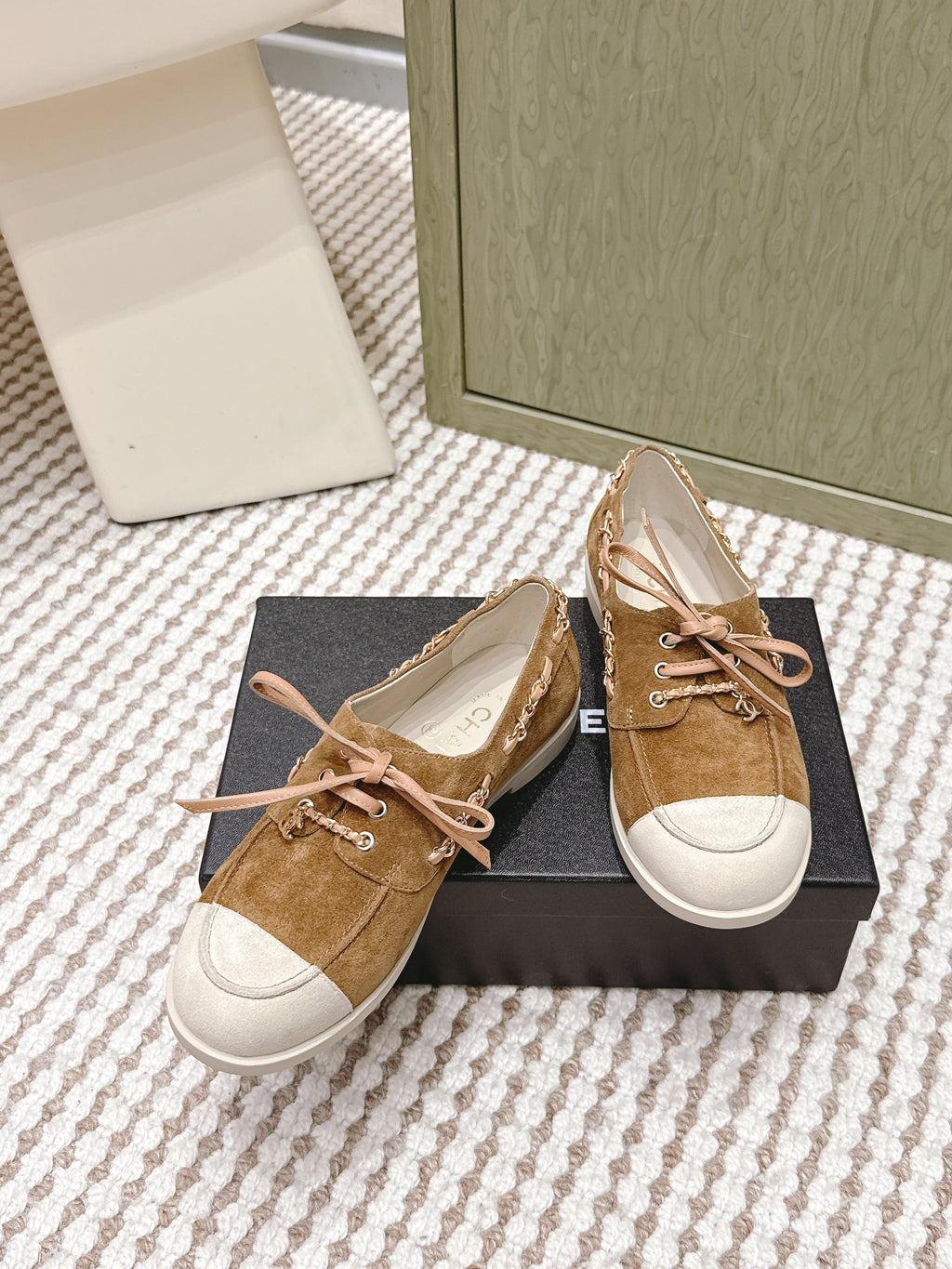 CHANEL 25S MOASINS IN BROWN AND LIGHT GREY SUEDE