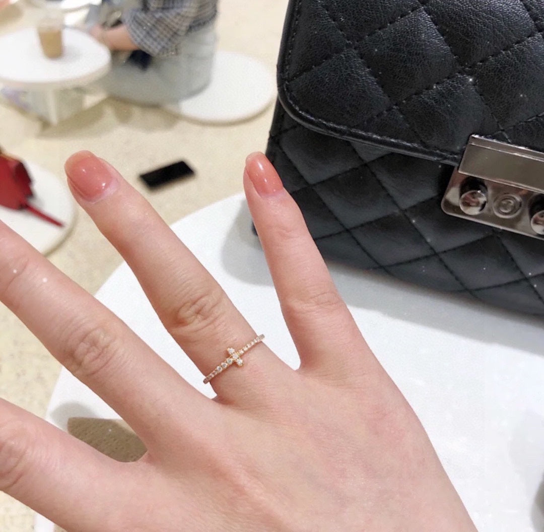 18K Tiffany Diamond Wire Ring
