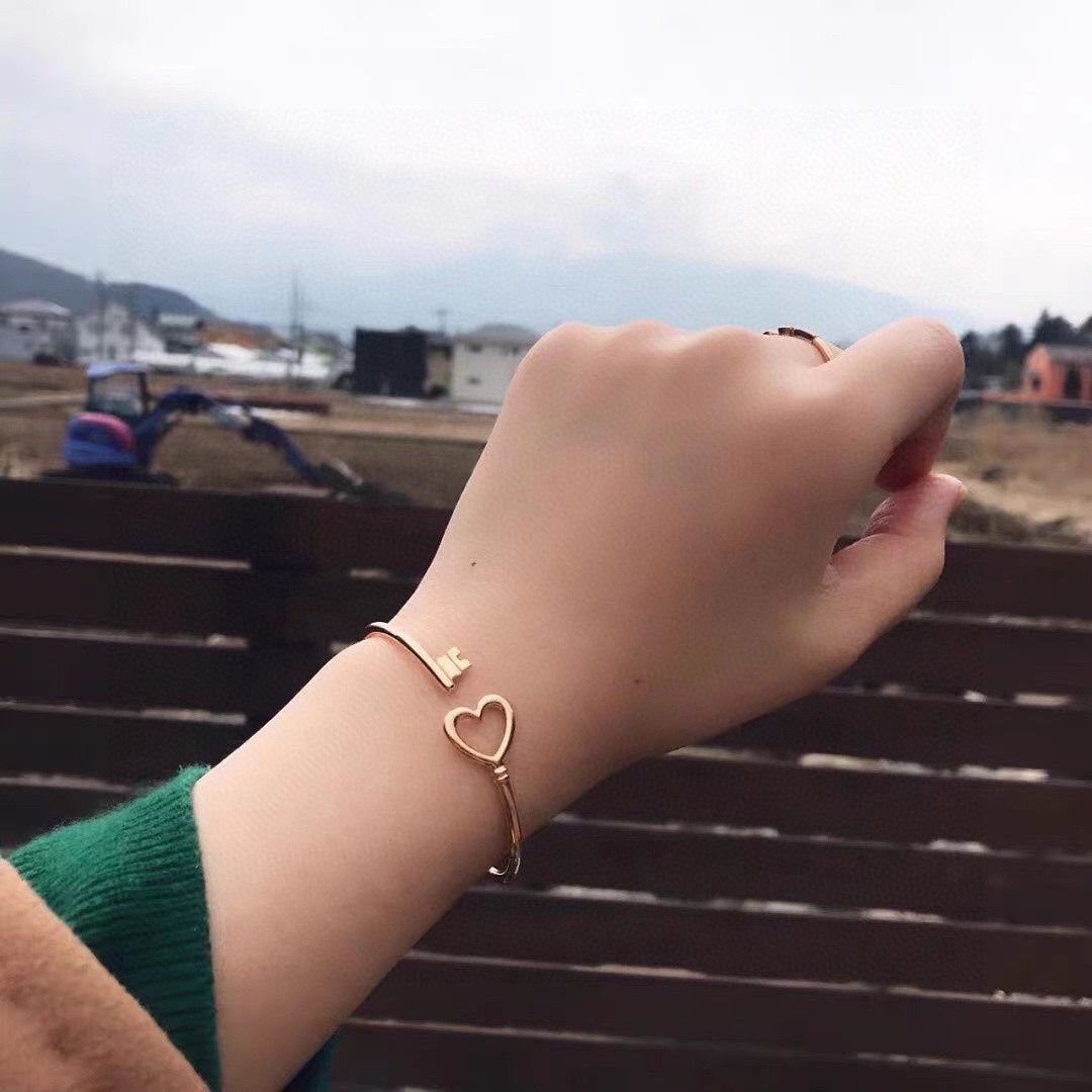 18K Tiffany Heart Key Wire Bracelet