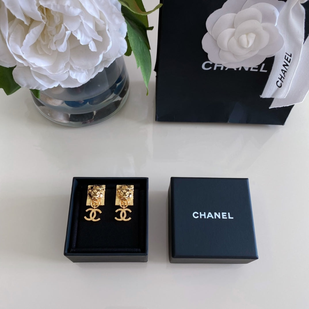 18K  Chanel Lion Sharp Earrings