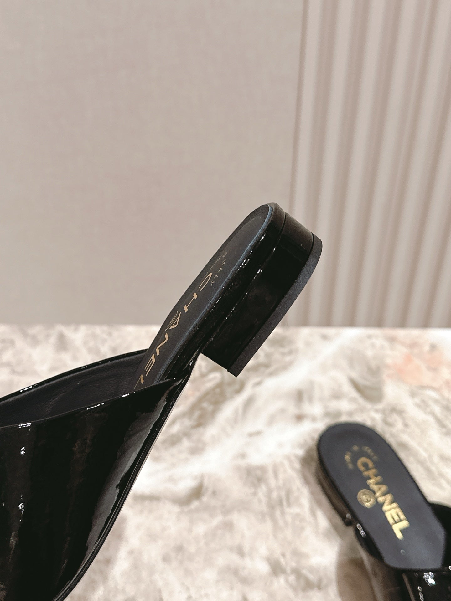 CHANEL FLAT MULES 25S IN BLACK PATENT LEATHER