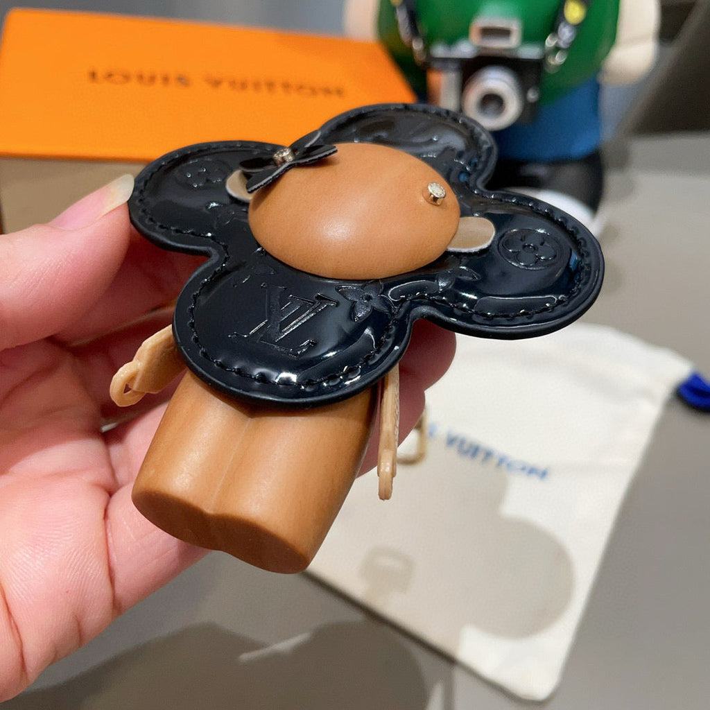 LOUIS VUITTON LV KEYCHAIN IN BLACK CALFSKIN AND WOOD