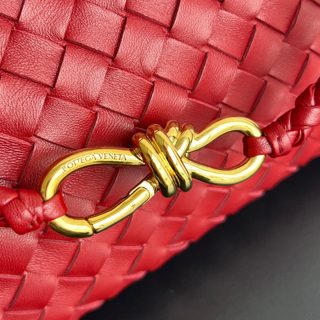 BOTTEGA VENETA SMALL ANDIAMO 29 IN RED LAMBSKIN