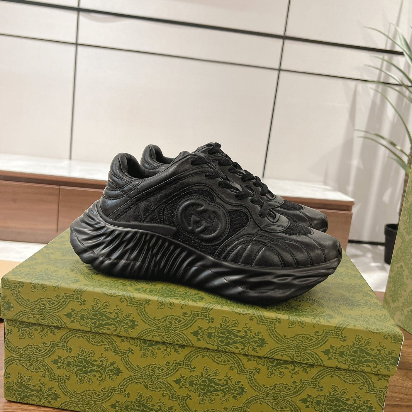 GUCCI RIPPLE SNEAKER BLACK