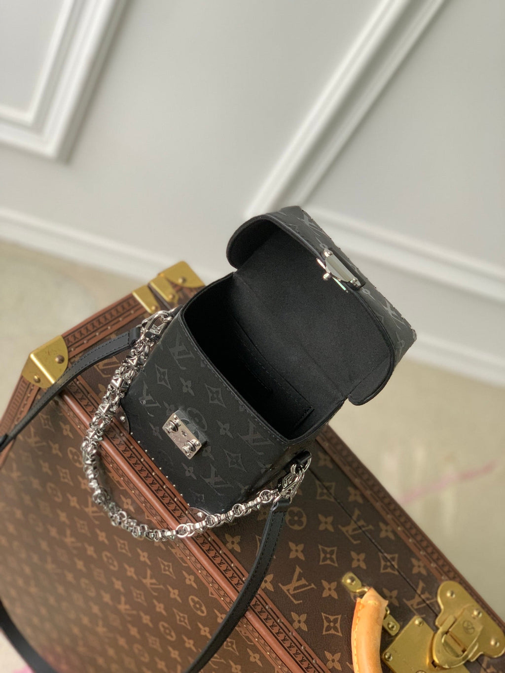 LOUIS VUITTON CAMERA BOX BAG 17 IN BLACK MONOGRAM EMBOSSED CALFSKIN SILVER CHAIN
