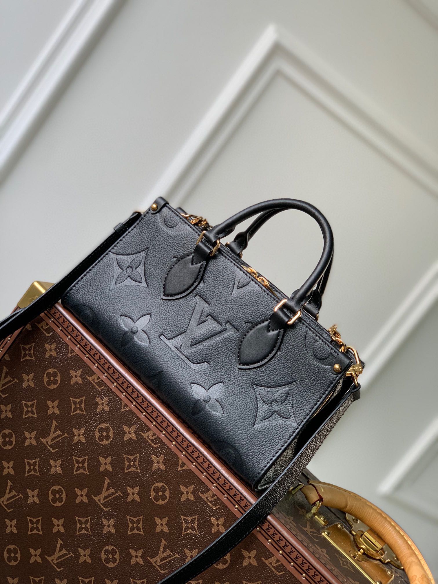 LOUIS VUITTON ONTHEGO EAST WEST BAG 25 IN BLACK MONOGRAM EMBOSSED COWHIDE