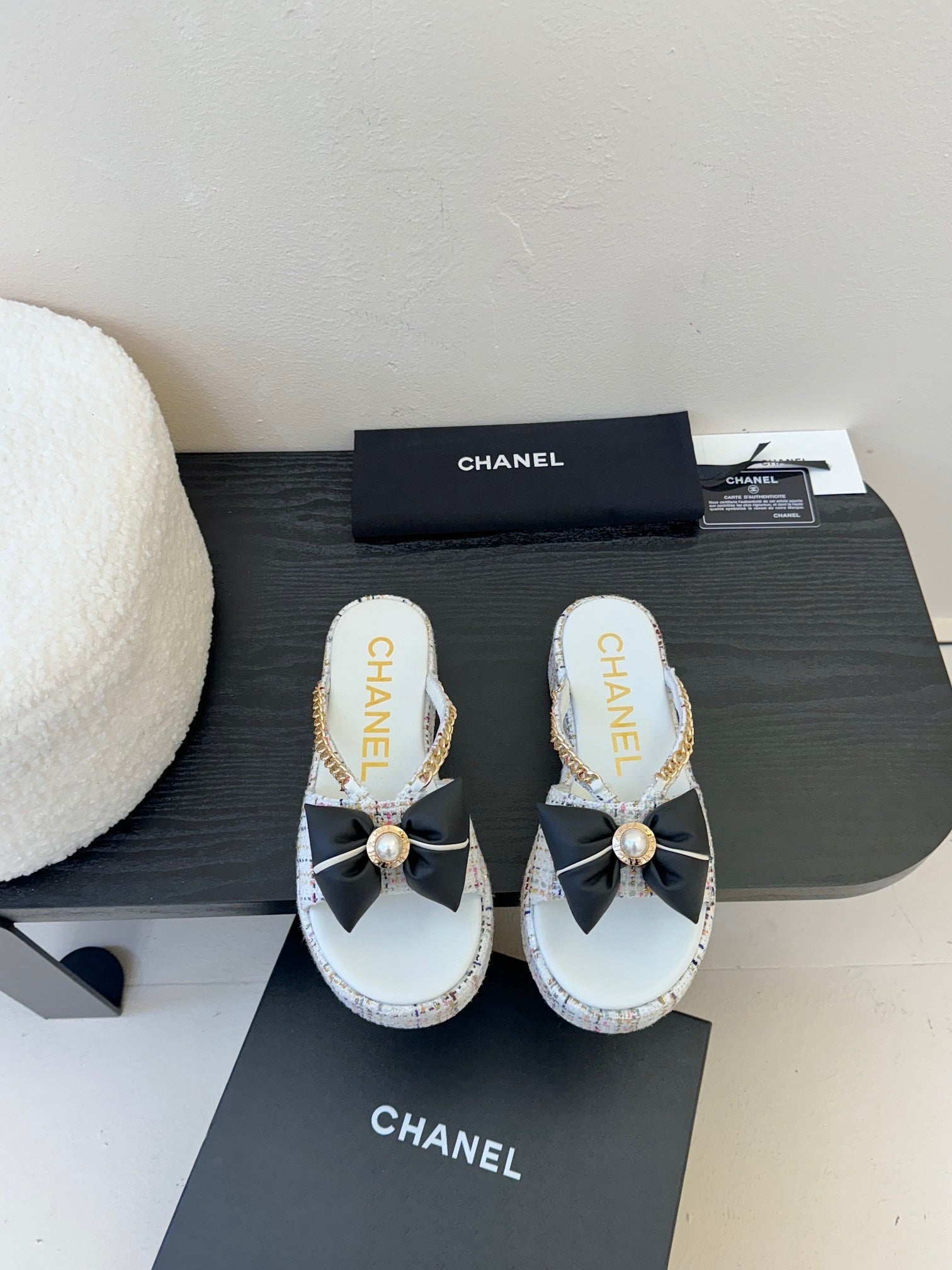 CHANEL PLATFORM FLIP-FLOPS IN WHITE TWEED FABRIC