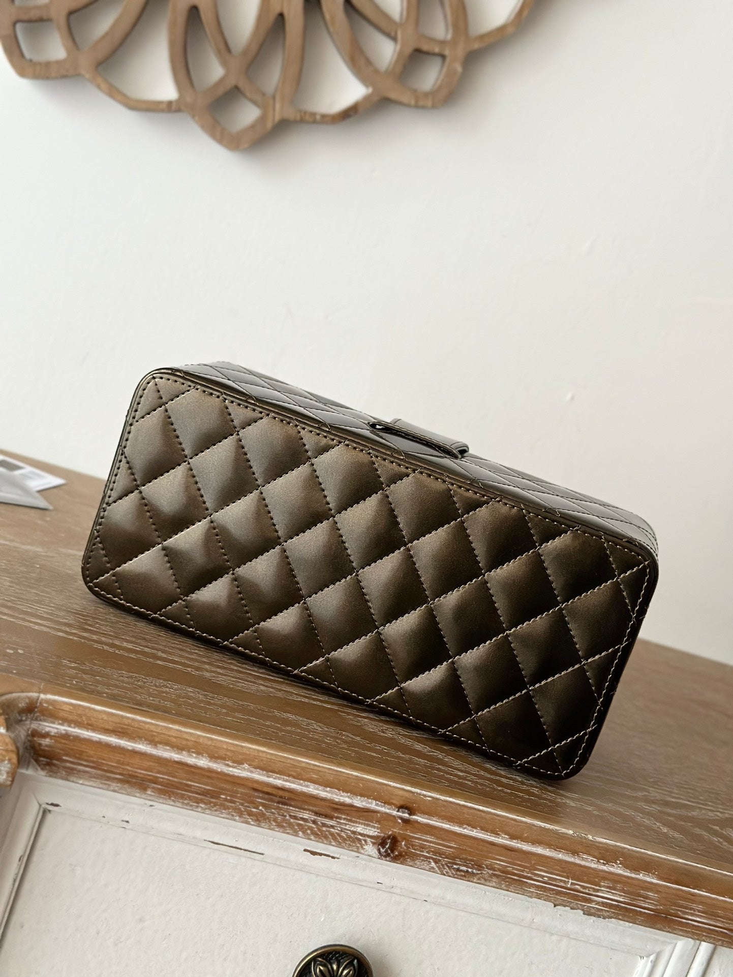 CHANEL VINTAGE COSMETIC BAG 22 IN MIKADO SHINY CALFSKIN GOLD HARDWARE