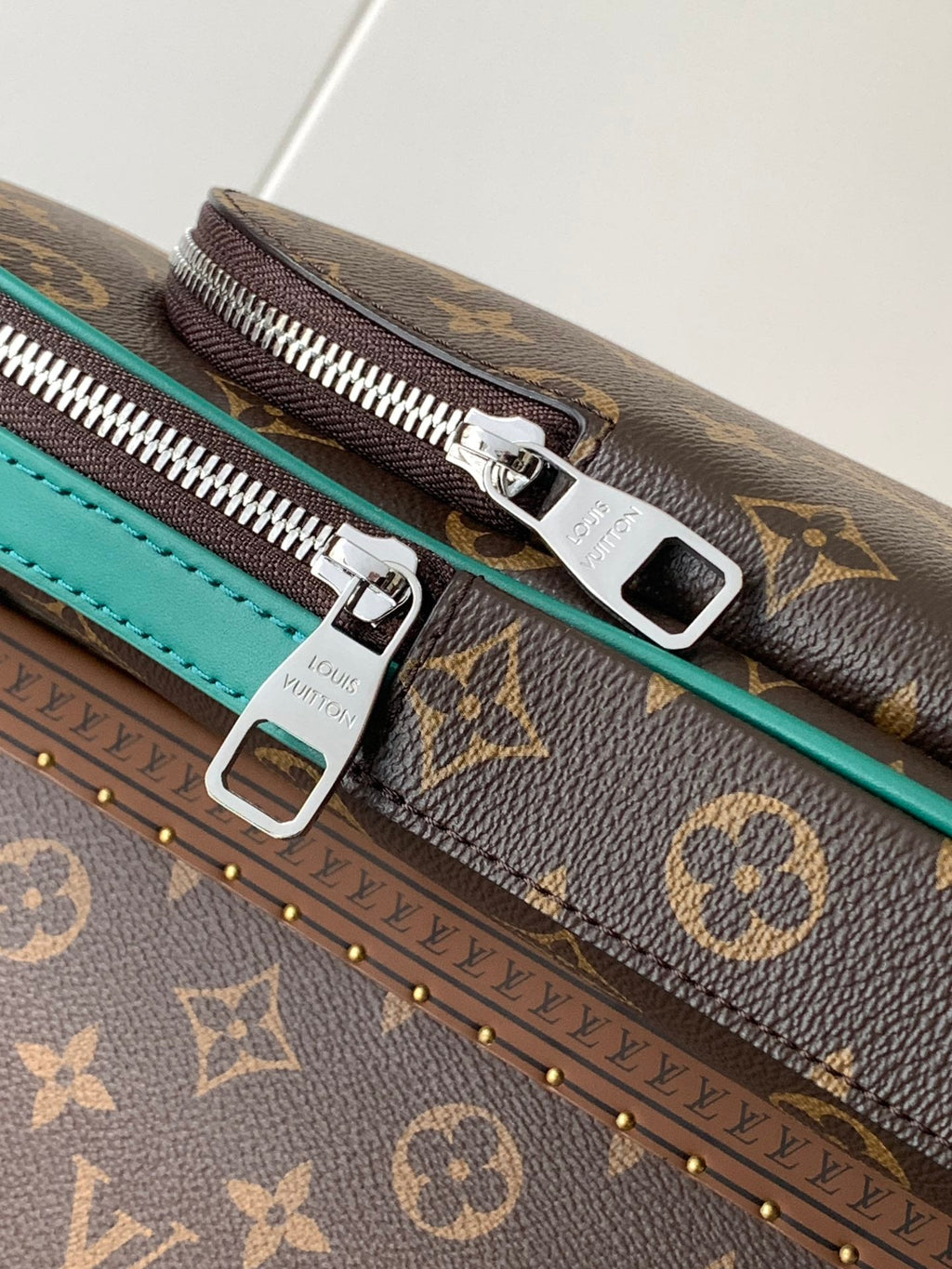 LOUIS VUITTON AVENUE SLINGBAG 31 IN BROWN MIX GREEN DAMIER GRAPHITE CANVAS