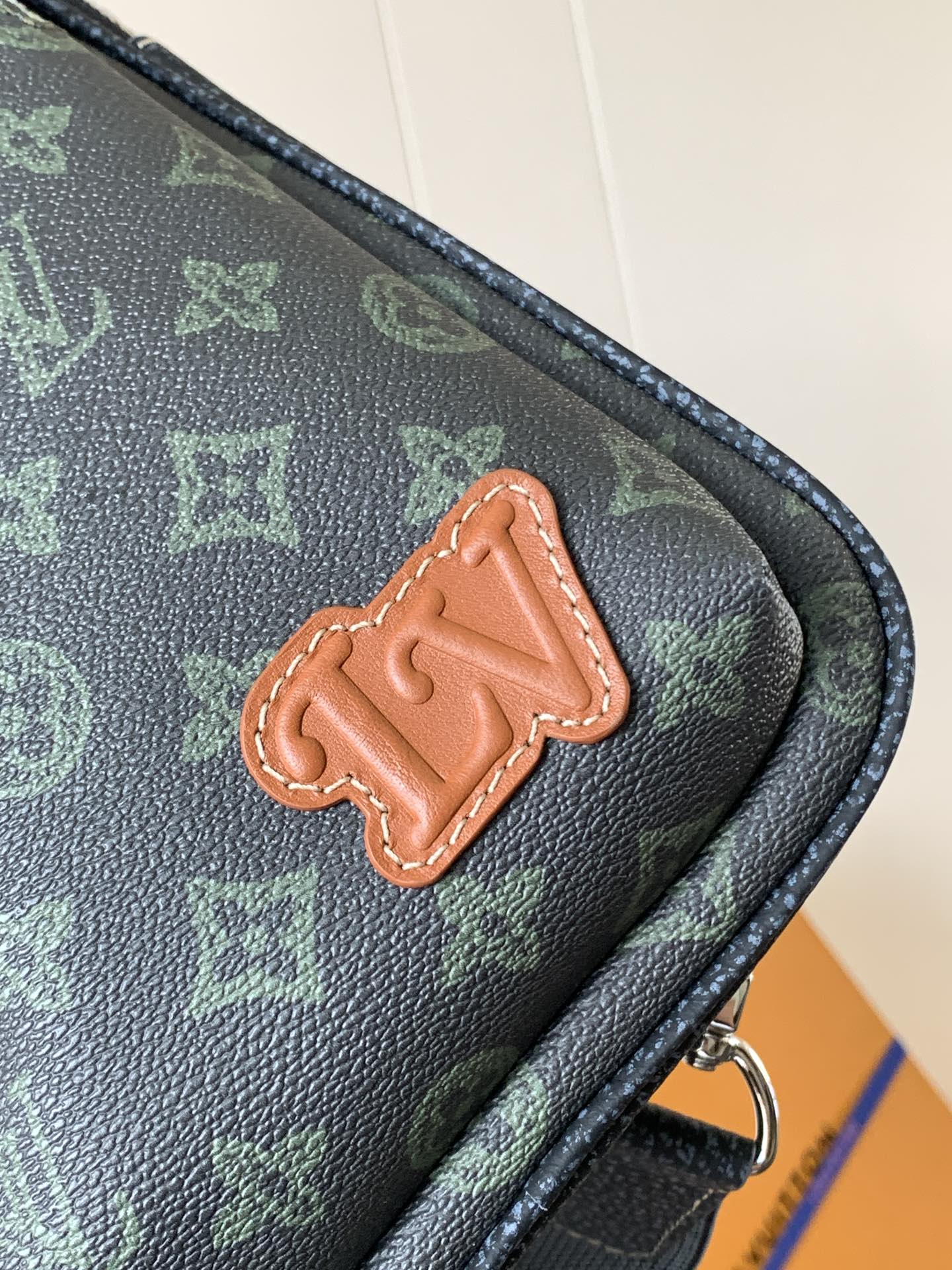 LOUIS VUITTON AVENUE SLINGBAG 31 IN BLACK MONOGRAM CANVAS WITH BROWN LOGO