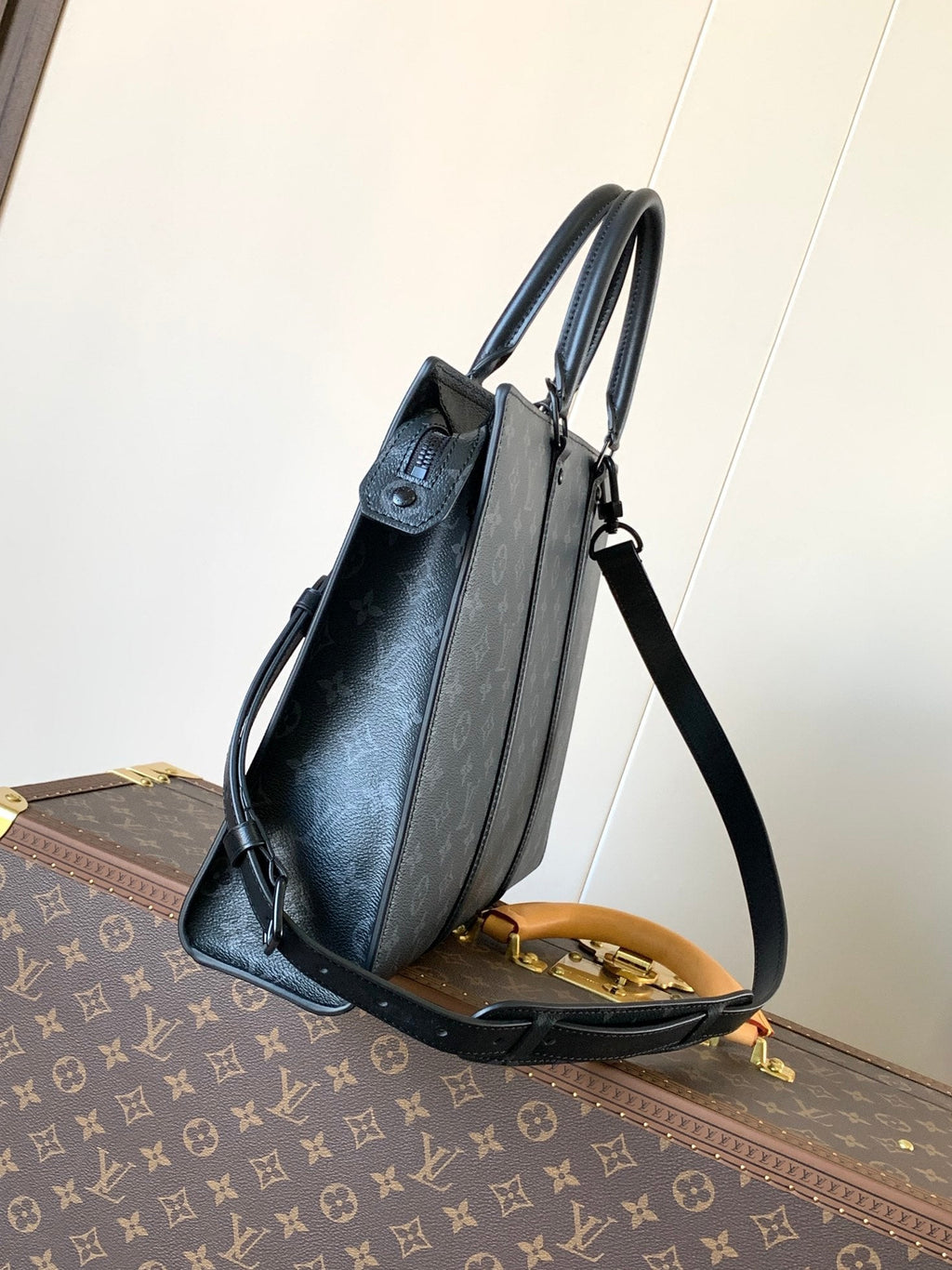 LOUIS VUITTON LV 25S SAC PLAT BAG 39 IN BLACK MONOGRAM ECLIPSE CANVAS