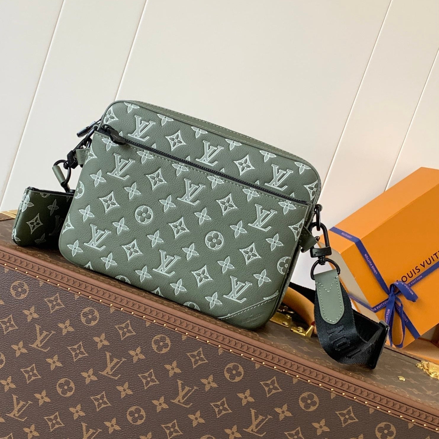 LOUIS VUITTON TRIO MESSENGER BAG 25 IN GREEN MONOGRAM SHADOW CALFSKIN