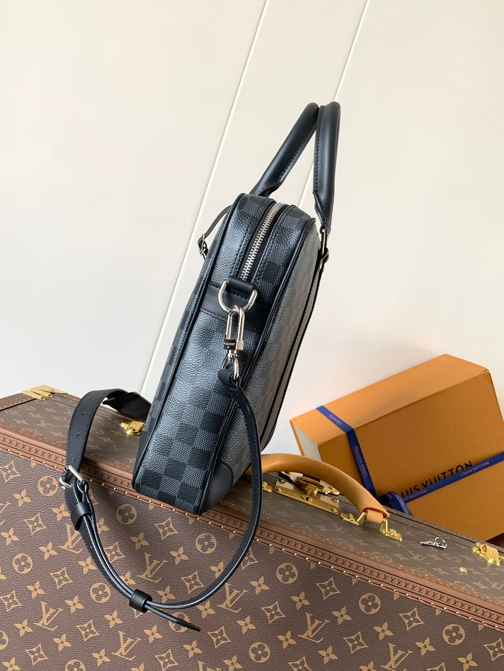 LOUIS VUITTON PORTE- DOCUMENTS VOYAGE NM HANDBAG 36 IN BLACK DAMIER GRAPHITE CANVAS
