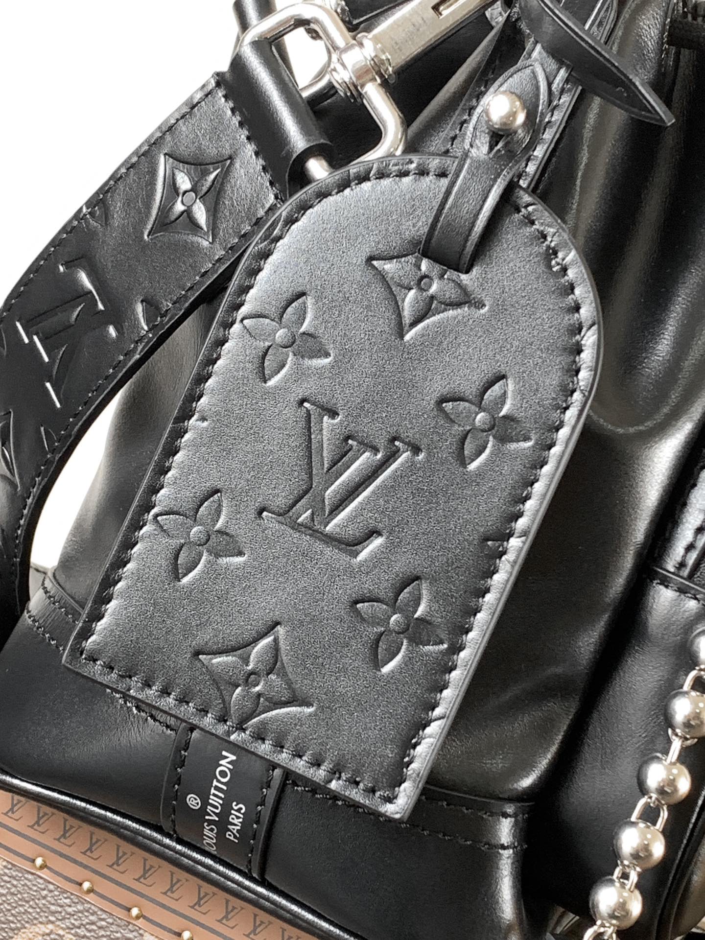 LOUIS VUITTON LV 25S NOÉ CARGO 24 IN BLACK GLOSSY CALFSKIN SILVER HARDWARE