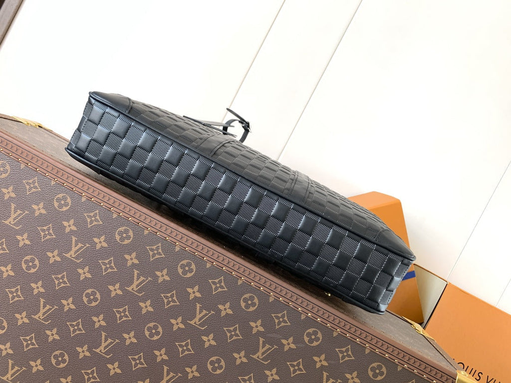 LOUIS VUITTON LV 25S PORTE- DOCUMENTS VOYAGE 41 IN BLACK EMBOSSED DAMIER INFINI CALFSKIN