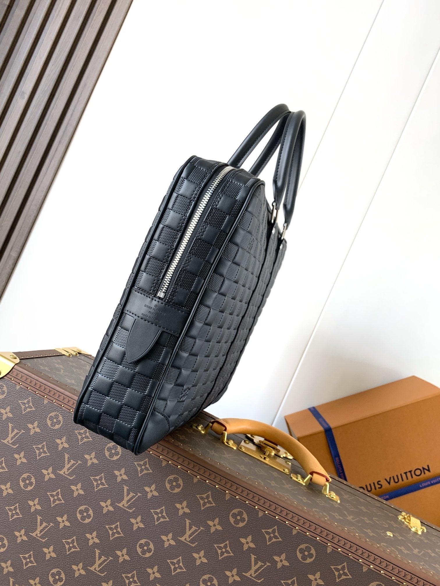 LOUIS VUITTON LV 25S PORTE- DOCUMENTS VOYAGE 41 IN BLACK EMBOSSED DAMIER INFINI CALFSKIN