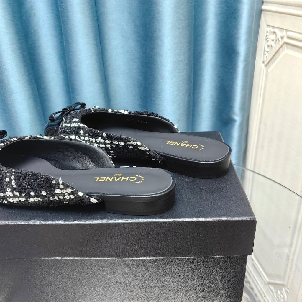 CHANEL MULE IN BLACK TWEED AND LAMBSKIN